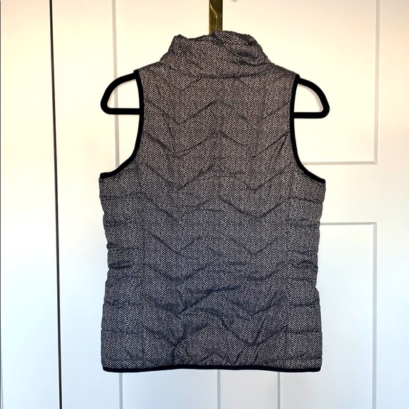 🌺HP🌺 Faux Fur Lined Vest - Picture 2 of 6